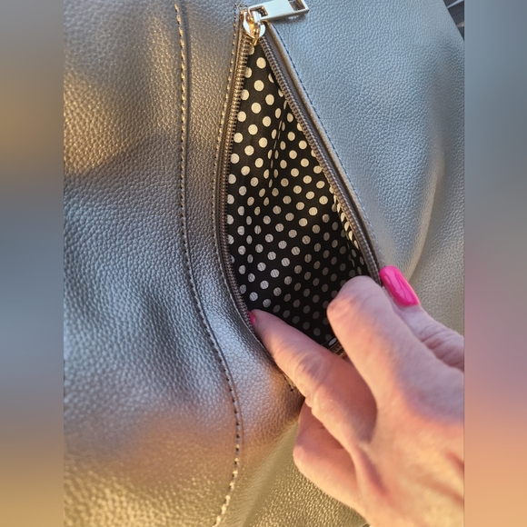 NWOT - SILVER, EXPANDABLE HANDBAG WITH FRINGE - Picture 12 of 15